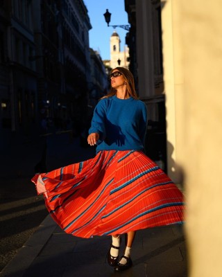 JULIA PLEATED-SKIRT RED STRIPES SOBOHEMIAN