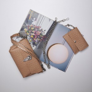 INDIVIDUAL ART LEATHER ON MY MIND SHOULDER BAG MOCHA