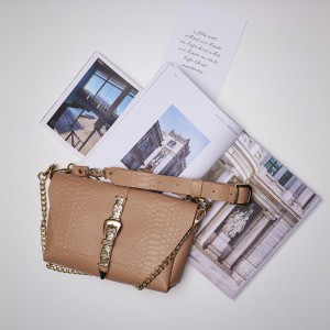 INDIVIDUAL ART LEATHER THE RIVER SHOULDER BAG MOCHA