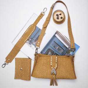 I AM LOVE INDIVIDUAL ART LEATHER