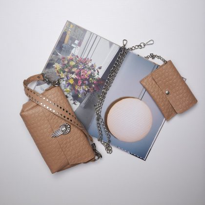 INDIVIDUAL ART LEATHER ON MY MIND SHOULDER BAG MOCHA